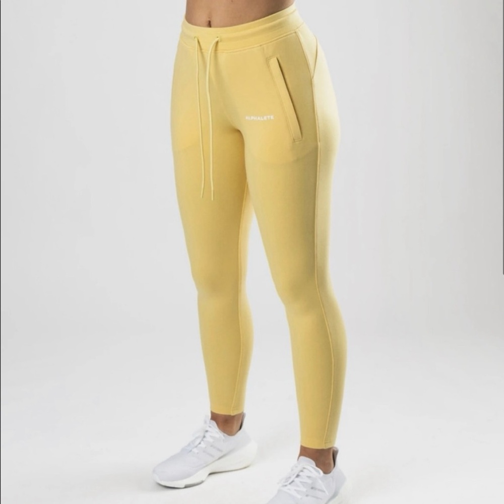 Alphalete NWT Essential Core Joggers Medium Light Yellow